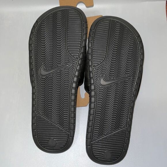 𝅺Nike Women’s Benassi Slides In Camo - Picture 5 of 5